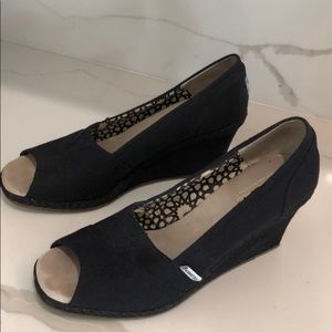 TOMS black wedge